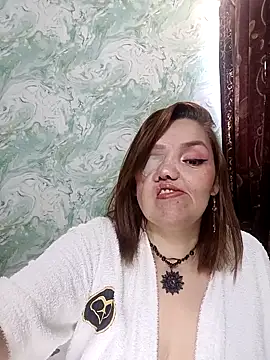 Snapshot of MayaLuna1 chatting on 10/17/25, 04:53 MayaLuna1 online show from 10/17/25, 04:53