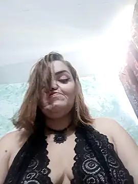 Snapshot of MayaLuna1 chatting on 10/19/25, 04:51 MayaLuna1 online show from 10/19/25, 04:51