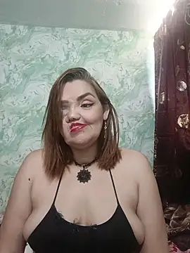 Snapshot of MayaLuna1 chatting on 11/18/25, 05:06 MayaLuna1 online show from 11/18/25, 05:06