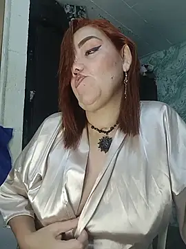 Snapshot of MayaLuna1 chatting on 12/17/25, 03:29 MayaLuna1 online show from 12/17/25, 03:29