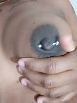 Snapshot of nessinha12 chatting on 10/30/25, 07:43 nessinha12 online show from 10/30/25, 07:43