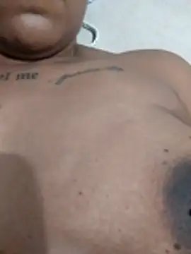 Snapshot of nessinha12 chatting on 10/31/25, 12:44 nessinha12 online show from 10/31/25, 12:44