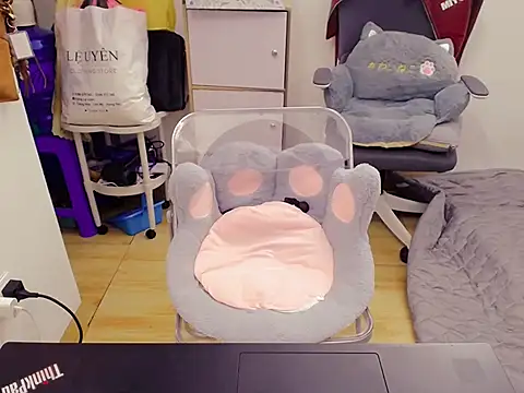 Phuong Myy online show from 11/20/25, 03:56