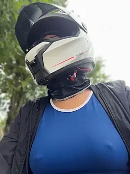 AlannaEvons online show from 04/17/26, 07:28