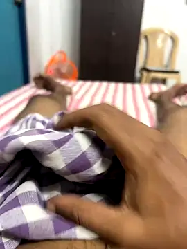 Snapshot of usermood2000 chatting on 10/07/25, 06:21 usermood2000 online show from 10/07/25, 06:21