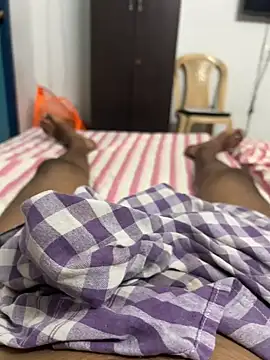 Snapshot of usermood2000 chatting on 10/09/25, 07:17 usermood2000 online show from 10/09/25, 07:17