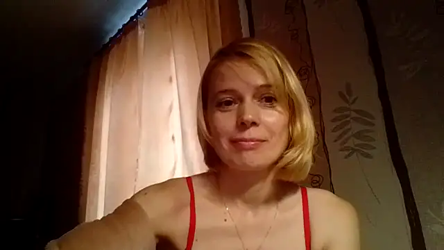 LiluXRose online show from 10/13/25, 10:37