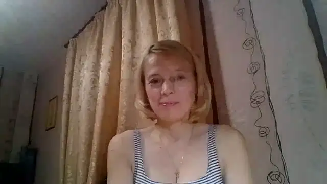 LiluXRose online show from 10/16/25, 08:32