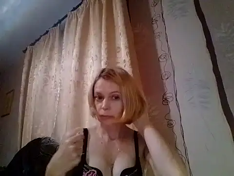 LiluXRose online show from 10/20/25, 01:33