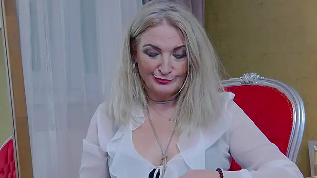 Snapshot of Allura_Jenson chatting on 10/13/25, 06:41 Allura Jenson online show from 10/13/25, 06:41