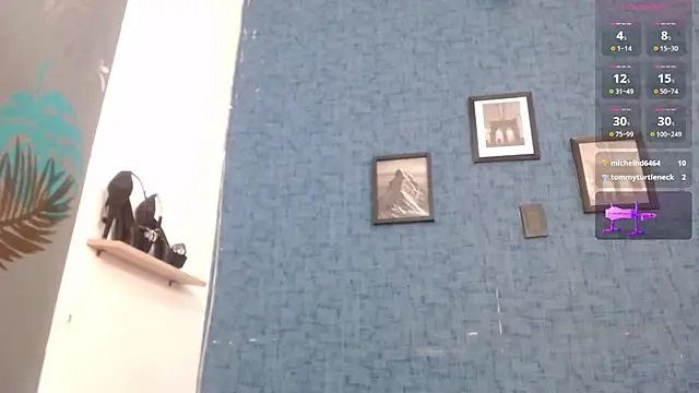 isabella brown1 online show from 12/01/25, 12:37