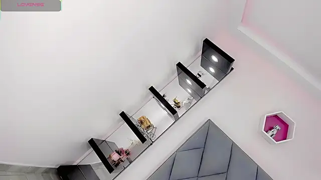 Snapshot of Amira_Ember chatting on 11/27/25, 08:33 Amira Ember online show from 11/27/25, 08:33