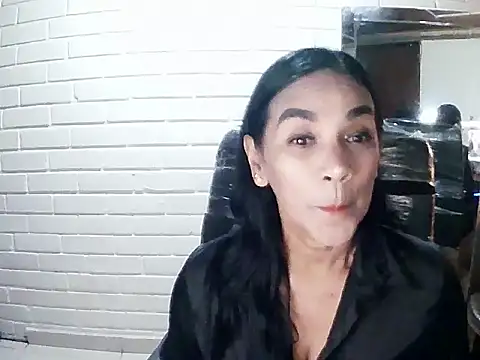 Snapshot of MiiaVelasquez chatting on 11/03/25, 03:52 MiiaVelasquez online show from 11/03/25, 03:52