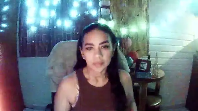 Snapshot of MiiaVelasquez chatting on 12/19/25, 04:19 MiiaVelasquez online show from 12/19/25, 04:19