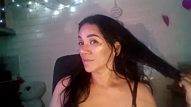 Snapshot of MiiaVelasquez chatting on 03/12/26, 04:51 MiiaVelasquez online show from 03/12/26, 04:51