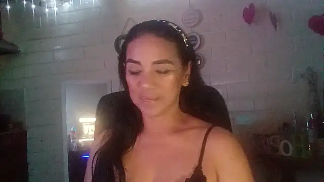 Snapshot of MiiaVelasquez chatting on 03/18/26, 05:10 MiiaVelasquez online show from 03/18/26, 05:10