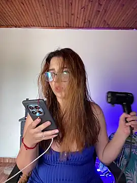 CoraVibes online show from 09/17/25, 08:21