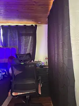 CoraVibes online show from 10/27/25, 08:02