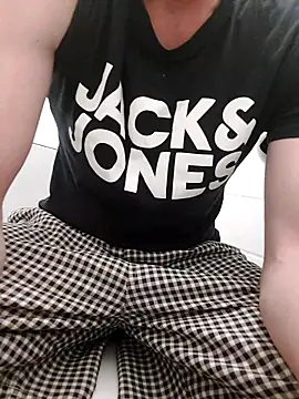 Snapshot of Hahahhdsj112 chatting on 10/04/25, 09:35 Hahahhdsj112 online show from 10/04/25, 09:35