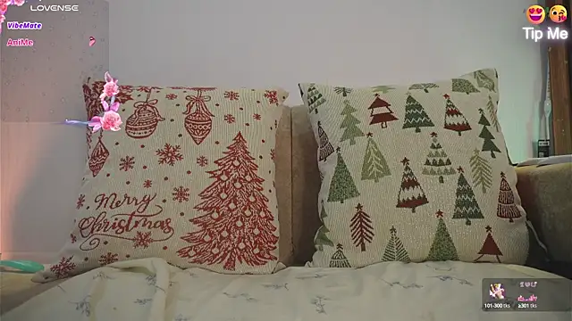 Snapshot of Roxybeautyy chatting on 10/15/25, 09:31 Roxybeautyy online show from 10/15/25, 09:31