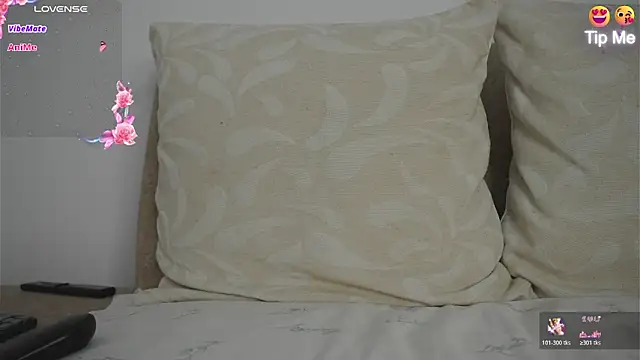 Roxybeautyy online show from 03/24/26, 09:25