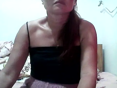 Snapshot of nathalie0045 chatting on 09/28/25, 10:15 nathalie0045 online show from 09/28/25, 10:15