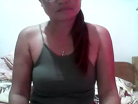 Snapshot of nathalie0045 chatting on 09/29/25, 10:25 nathalie0045 online show from 09/29/25, 10:25