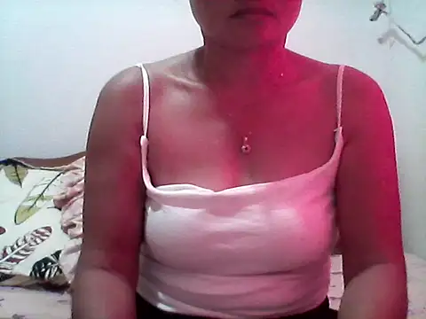 Snapshot of nathalie0045 chatting on 10/01/25, 02:06 nathalie0045 online show from 10/01/25, 02:06