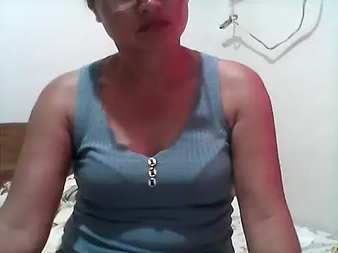 Snapshot of nathalie0045 chatting on 10/14/25, 12:00 nathalie0045 online show from 10/14/25, 12:00