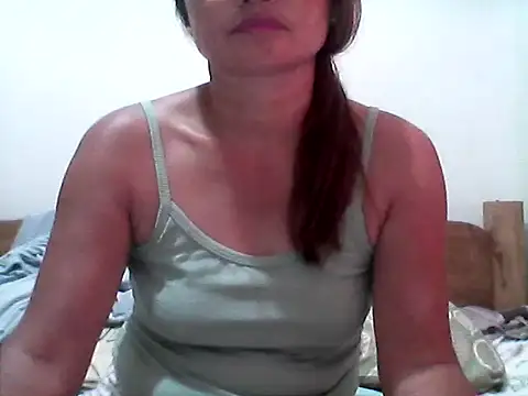 Snapshot of nathalie0045 chatting on 11/26/25, 10:33 nathalie0045 online show from 11/26/25, 10:33