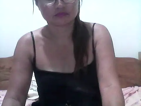 Snapshot of nathalie0045 chatting on 04/24/26, 10:39 nathalie0045 online show from 04/24/26, 10:39
