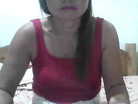Snapshot of nathalie0045 chatting on 05/04/26, 10:33 nathalie0045 online show from 05/04/26, 10:33