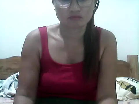 Snapshot of nathalie0045 chatting on 05/19/26, 10:27 nathalie0045 online show from 05/19/26, 10:27