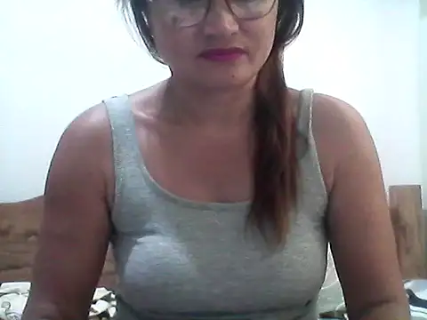 Snapshot of nathalie0045 chatting on 05/26/26, 11:23 nathalie0045 online show from 05/26/26, 11:23