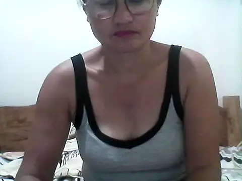 Snapshot of nathalie0045 chatting on 06/04/26, 10:49 nathalie0045 online show from 06/04/26, 10:49
