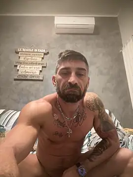 Snapshot of GmGit chatting on 10/21/25, 02:23 GmGit online show from 10/21/25, 02:23