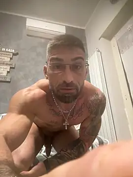 Snapshot of GmGit chatting on 10/24/25, 02:52 GmGit online show from 10/24/25, 02:52