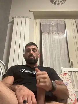 Snapshot of GmGit chatting on 11/19/25, 05:18 GmGit online show from 11/19/25, 05:18