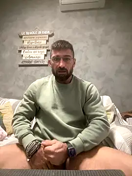 Snapshot of GmGit chatting on 11/24/25, 10:37 GmGit online show from 11/24/25, 10:37