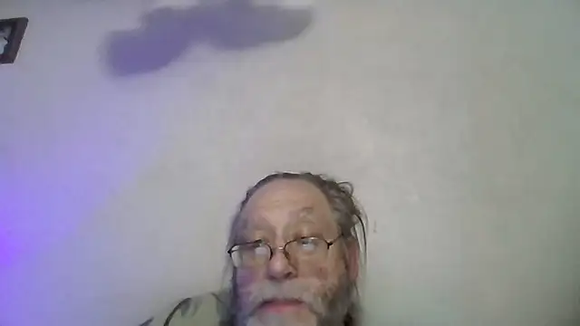 Snapshot of assholexpress chatting on 11/12/25, 11:43 assholexpress online show from 11/12/25, 11:43