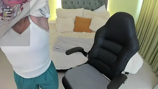 Snapshot of Camille_Olsen_ chatting on 10/27/25, 11:36 Camille Olsen online show from 10/27/25, 11:36