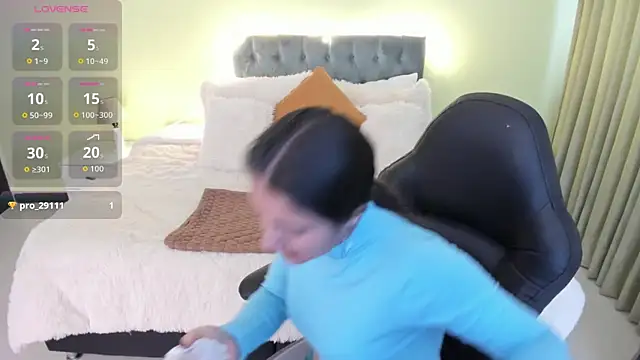 Camille Olsen  online show from 10/28/25, 11:47