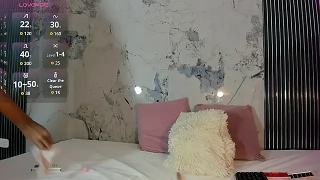 Snapshot of Mia_Duarte1 chatting on 10/31/25, 07:37 Mia Duarte1 online show from 10/31/25, 07:37