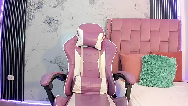 Snapshot of Mia_Duarte1 chatting on 12/16/25, 07:30 Mia Duarte1 online show from 12/16/25, 07:30