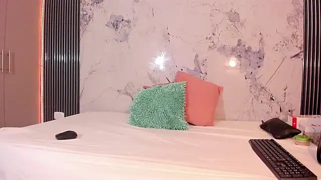 Snapshot of Mia_Duarte1 chatting on 01/17/26, 07:28 Mia Duarte1 online show from 01/17/26, 07:28