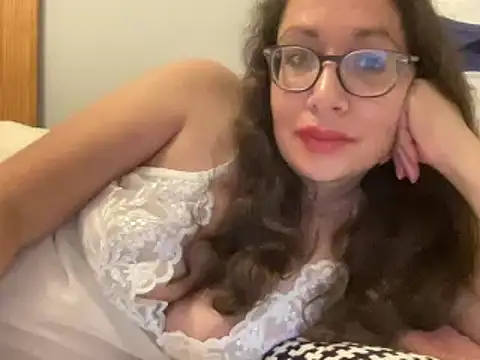 Snapshot of RosaFreya chatting on 09/24/25, 08:56 RosaFreya online show from 09/24/25, 08:56