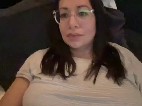 Snapshot of RosaFreya chatting on 03/11/26, 09:26 RosaFreya online show from 03/11/26, 09:26