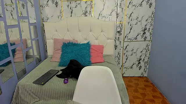 Itsuki N online show from 11/18/25, 12:53