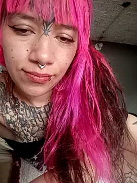 Snapshot of Meganhynde chatting on 09/19/25, 09:37 Meganhynde online show from 09/19/25, 09:37