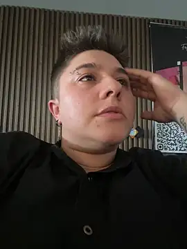 Snapshot of IanGilbert chatting on 10/29/25, 04:42 IanGilbert online show from 10/29/25, 04:42